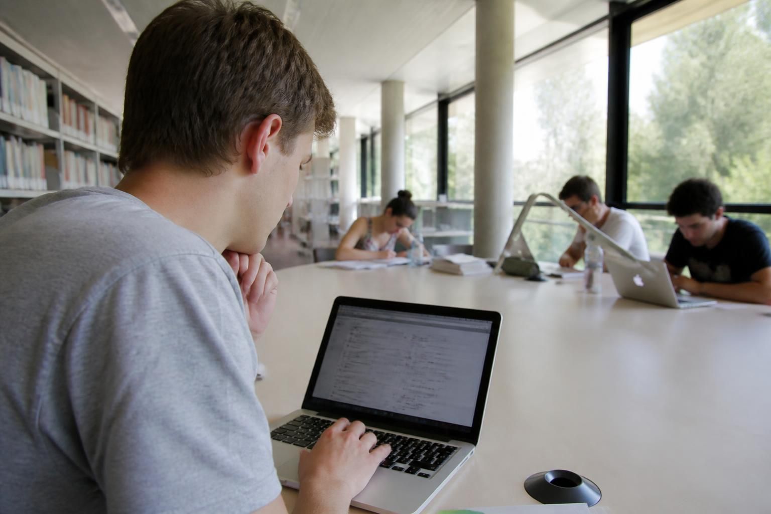 découvrez notre guide pratique pour accéder et utiliser efficacement l'ent mirail à l'université toulouse 2 jean-jaurès et au lycée, facilitant votre navigation et exploitation des ressources numériques.