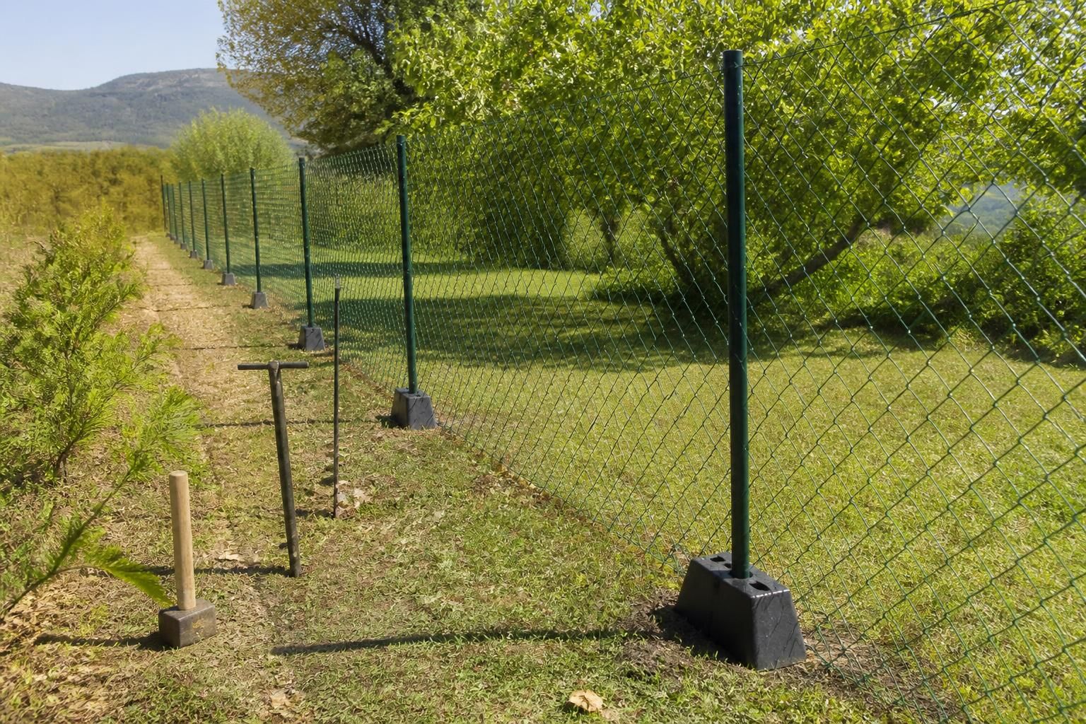 découvrez comment installer une clôture en grillage sans ciment ni béton grâce à nos astuces simples et méthodes efficaces pour un montage rapide et durable.