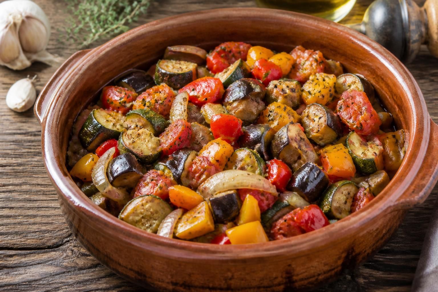 découvrez notre recette traditionnelle de ratatouille authentique pour savourer ce plat provençal fait maison, riche en saveurs et en couleurs.