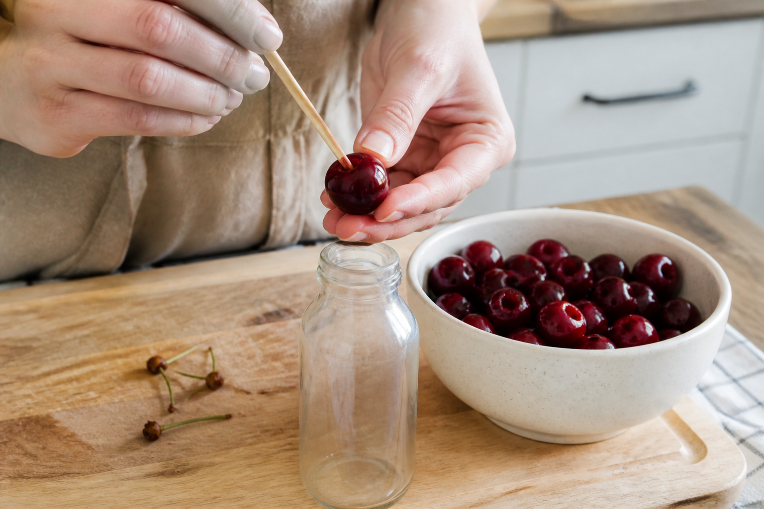 Dénoyauter des cerises sans effort : l'astuce bouteille
